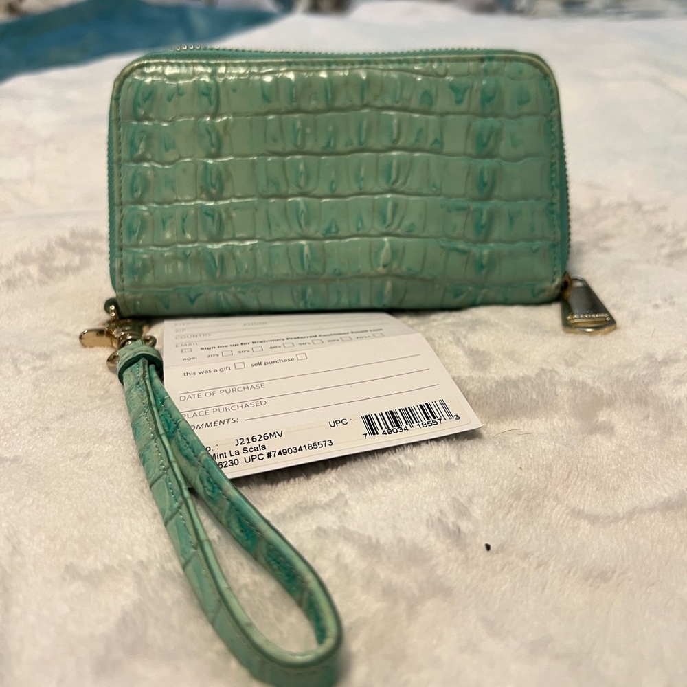 Brahmin wristlet